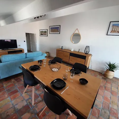 Au Coeur Du Centre Historique - Immeuble Classe - Terrasse - Climatise * Nimes
