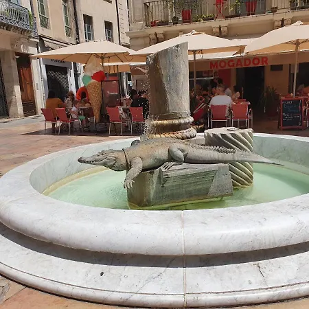 Apartment Au Coeur Du Centre Historique - Immeuble Classe - Terrasse - Climatise Nimes