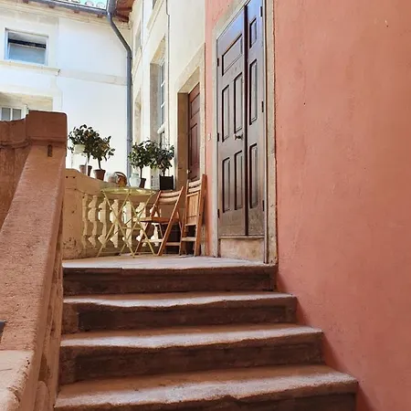 Au Coeur Du Centre Historique - Immeuble Classe - Terrasse - Climatise