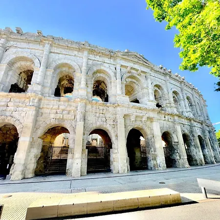 Au Coeur Du Centre Historique - Immeuble Classe - Terrasse - Climatise * Nimes