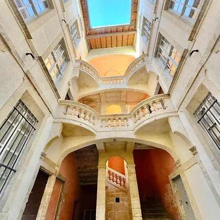 Apartment Au Coeur Du Centre Historique - Immeuble Classe - Terrasse - Climatise *
