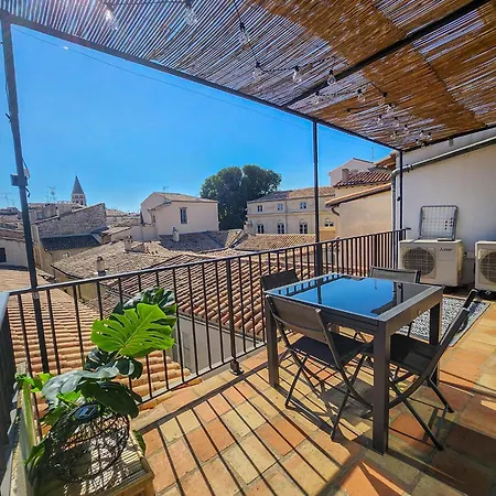 Apartment Au Coeur Du Centre Historique - Immeuble Classe - Terrasse - Climatise Nimes
