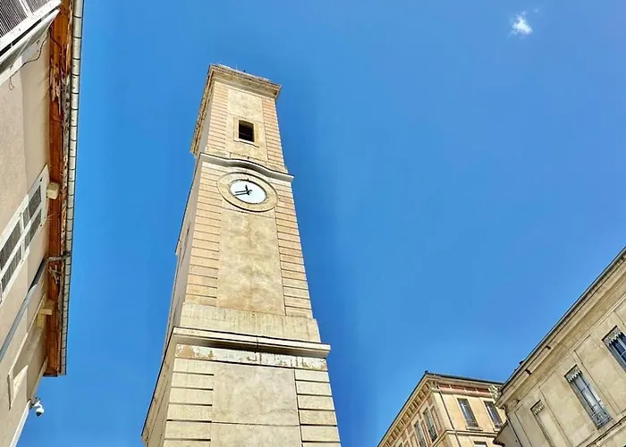 Au Coeur Du Centre Historique - Immeuble Classe - Terrasse - Climatise * Νιμ